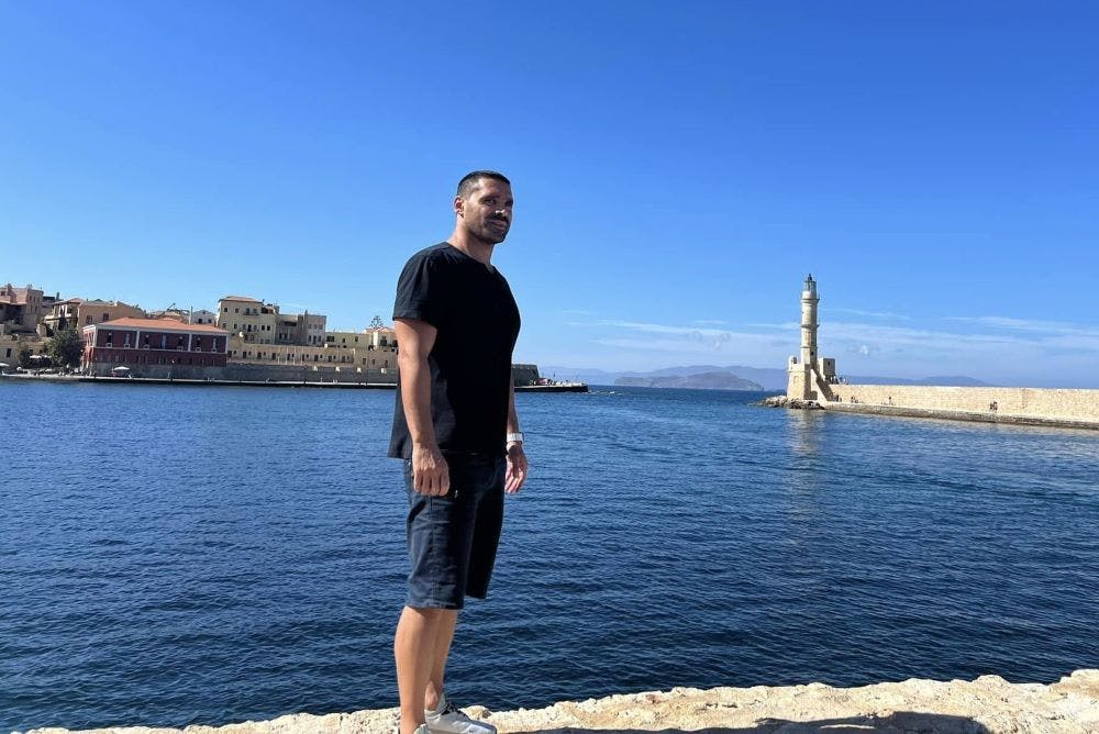 Ξεκίνησε το ταξίδι του Χαράλαμπου Ταϊγανίδη από το λιμάνι της Σούδας προς το λιμάνι της Σητείας runbeat.gr